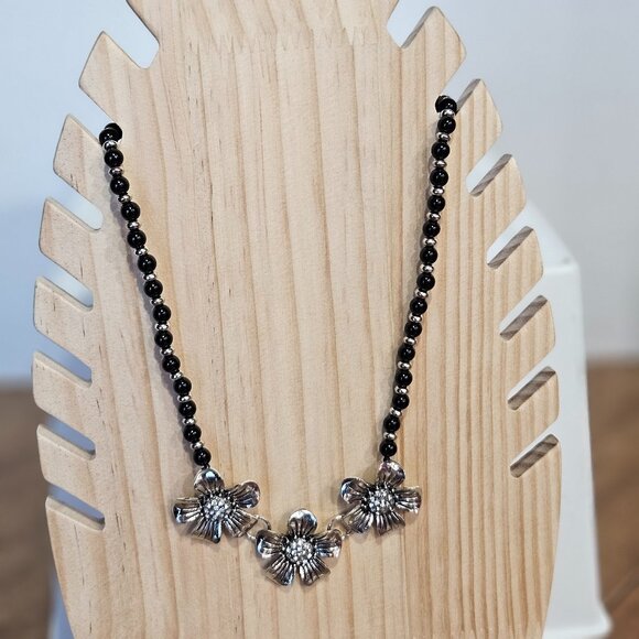 Black Silver Tone Flower Necklace - Picture 1 of 6